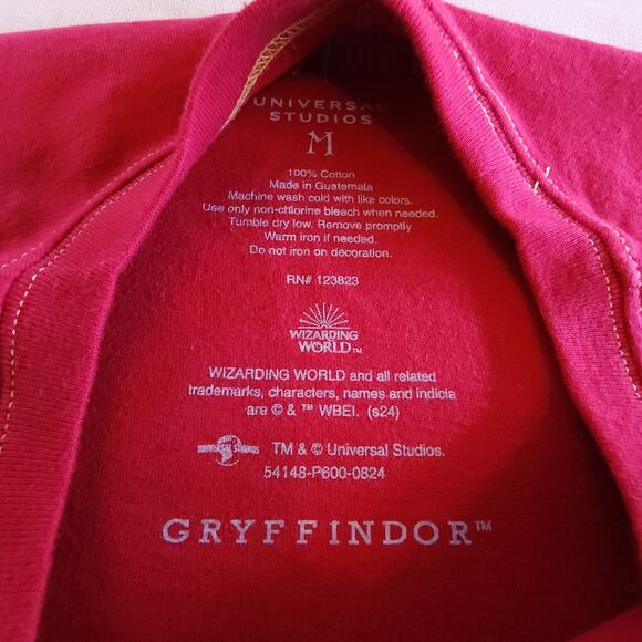 Mens Wizarding World Harry Potter Shirt Adult Size Medium M Red Griffindor House - Picture 6 of 7